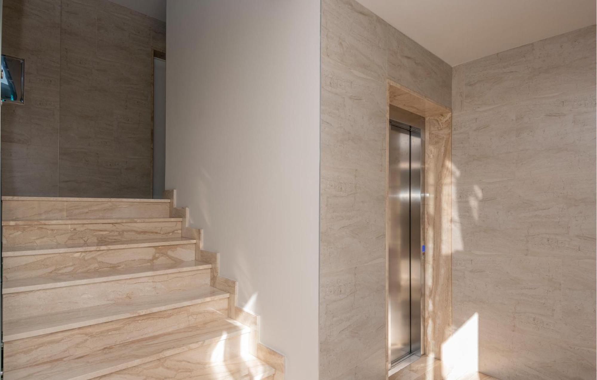 Stunning Apartment In Tucepi With Kitchen Екстериор снимка
